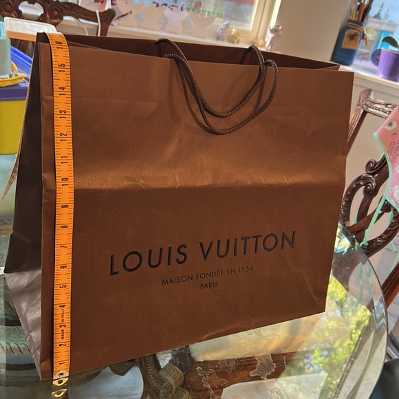Authentic Louis Vuitton Paper bag - Picture 3 of 10